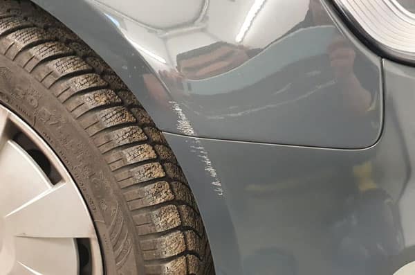 Beschädigte Stoßstange vorne vorher